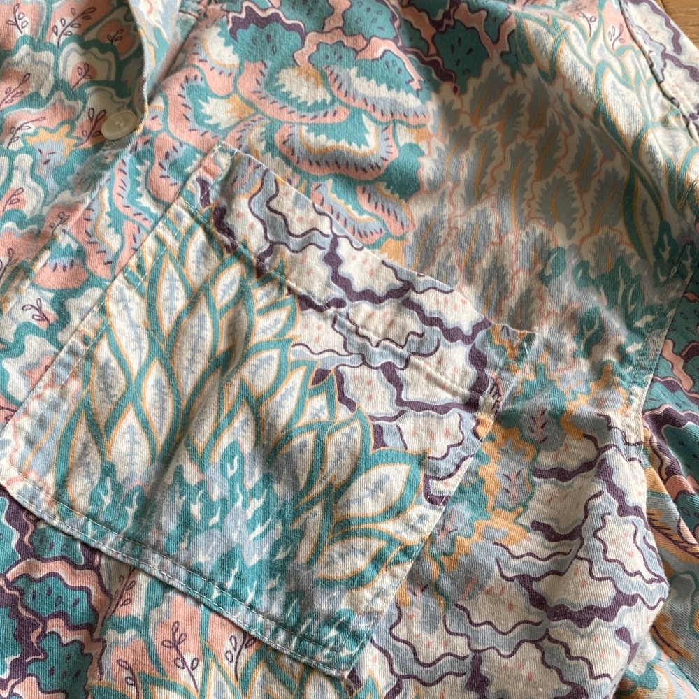 Abstract Patterned Button-Up Shirt - Picture 6 of 8